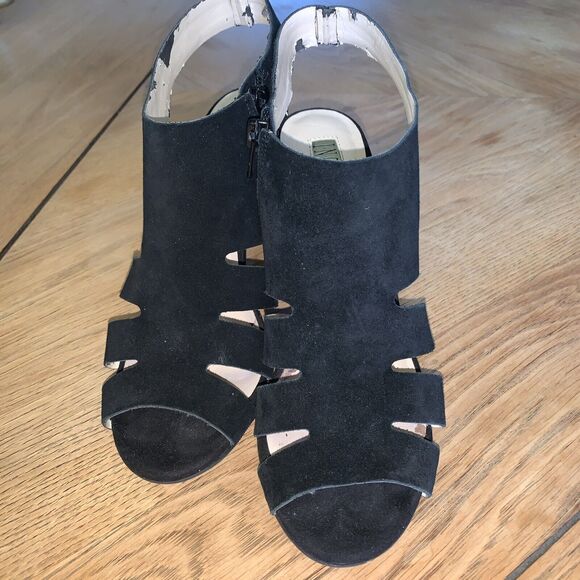 Women’s INC INTERNATIONAL Gretchen Black Faux Suede Peep Toe Heels  Sz 7.5M IMP - Picture 7 of 8